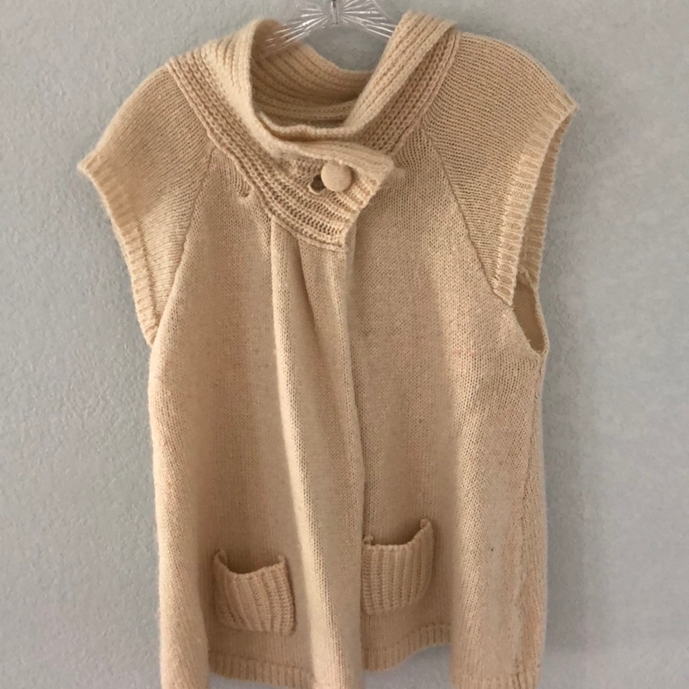 Cream swing acrylic vest